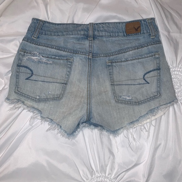 American Eagle Hi-Rise distressed Festival shorts - Picture 3 of 3